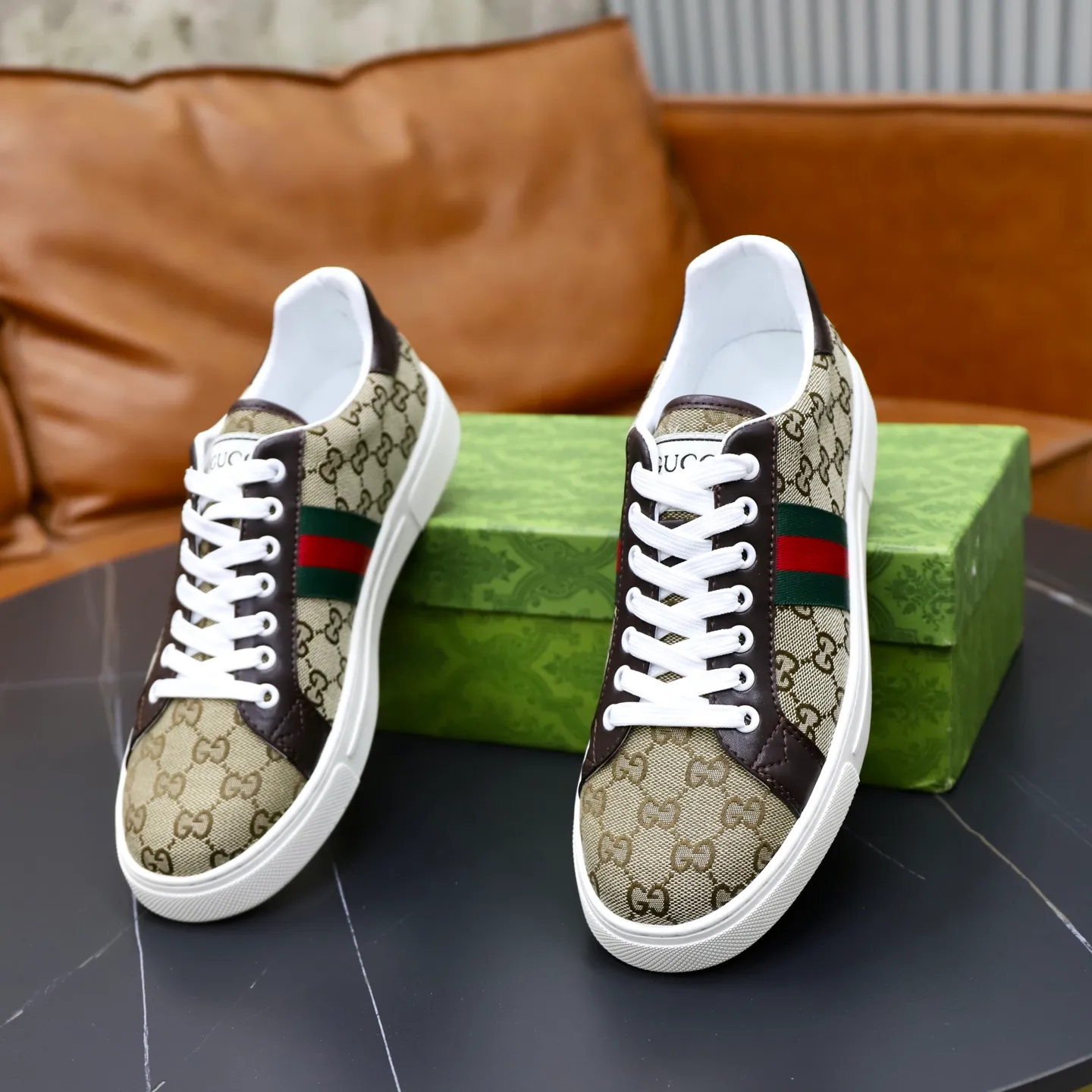 Ex-factory price: 400💰🙅‍♂️🙅‍♂️🙅‍♂️ Brand: Gucci GUCCi Standard code: 38-44 (45 customized) Grade: Same as the official website Material: Original leather splicing Comfortable and breathable sheepskin lining Original wear-resistant outsole Style category: Men's fashionable casual shoes Running sneakers Distinguished luxury brand elements Top luxury Color: actual picture color